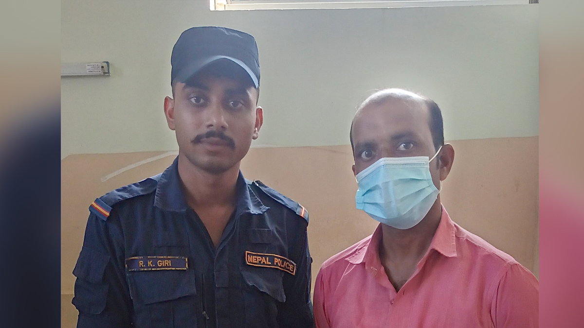 घुमुवा प्रहरी हुँ भन्दै लुटपाट गर्ने एक जना पक्राउ